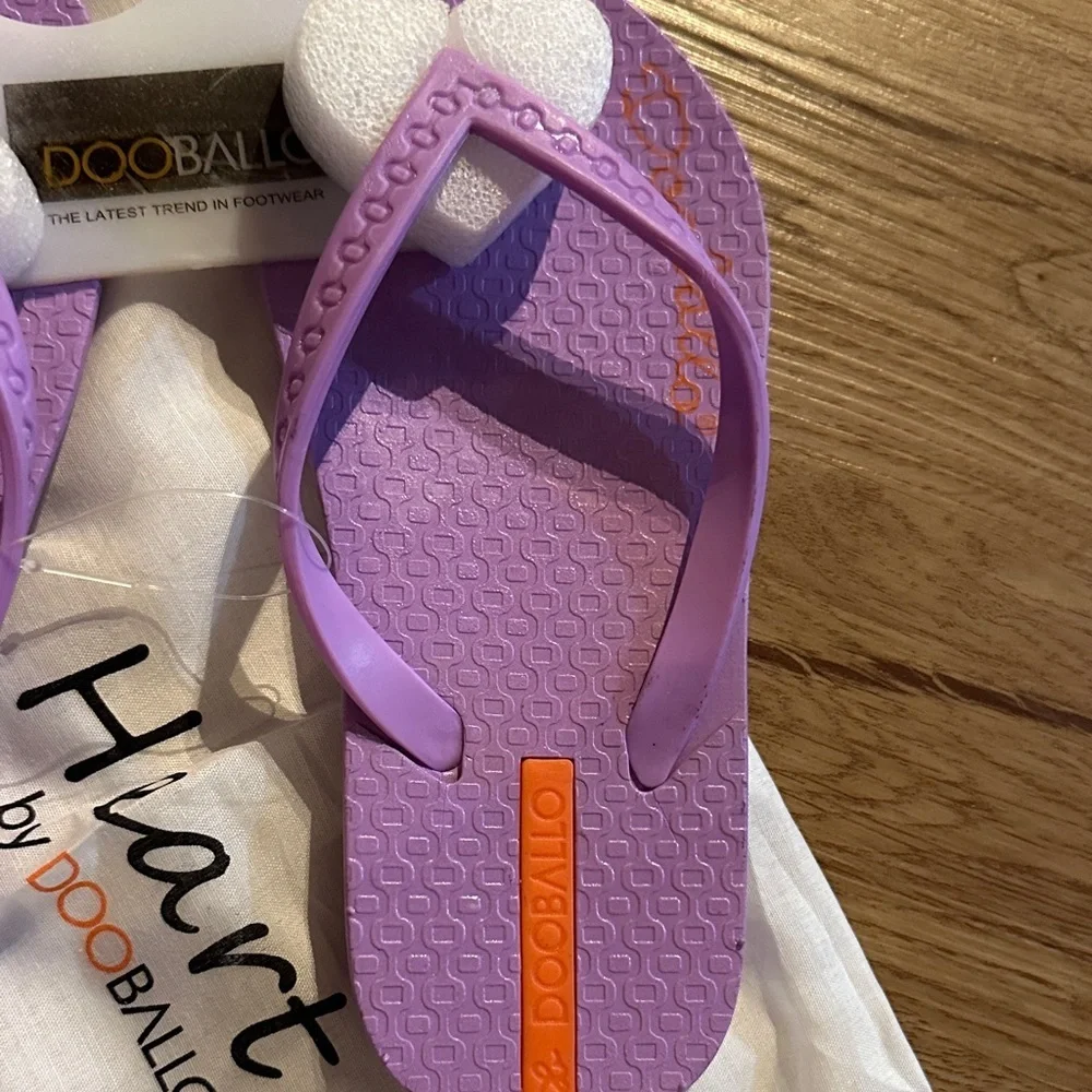 NEW Heart by DooBallo Lilac Flip Flops with Dust Bag size 11